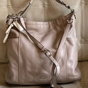 Coach parkParchment Leather Hobo Bag
13"L x 3.5"W x 13.5"H
Item #: 2004834
